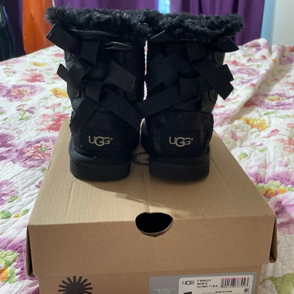 Ugg black Bailey bow II size 6 - Picture 1 of 8